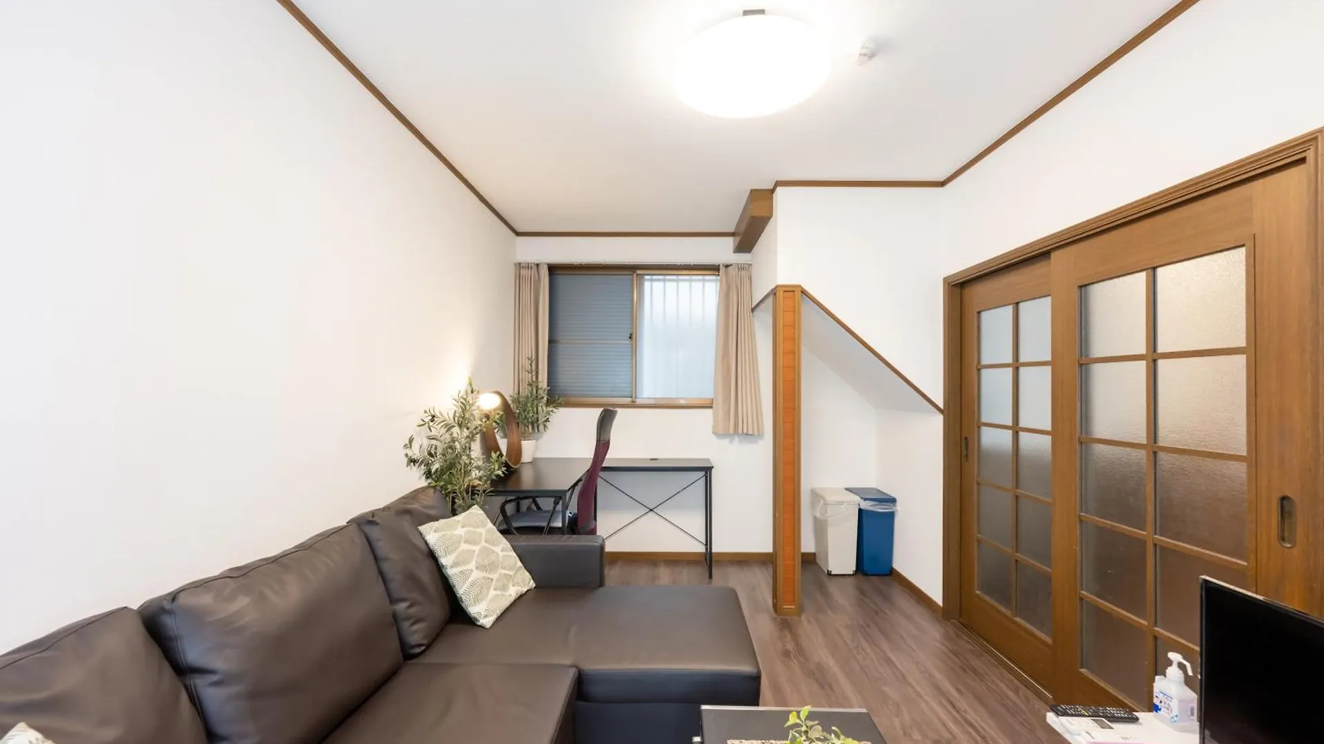 Apartman 一棟貸切宿, 東京一之江ハウス6名定員, 秋葉原19分,新宿30分,Wifi有, ディズニータクシー20分3000円,駐車場ありません Tokió