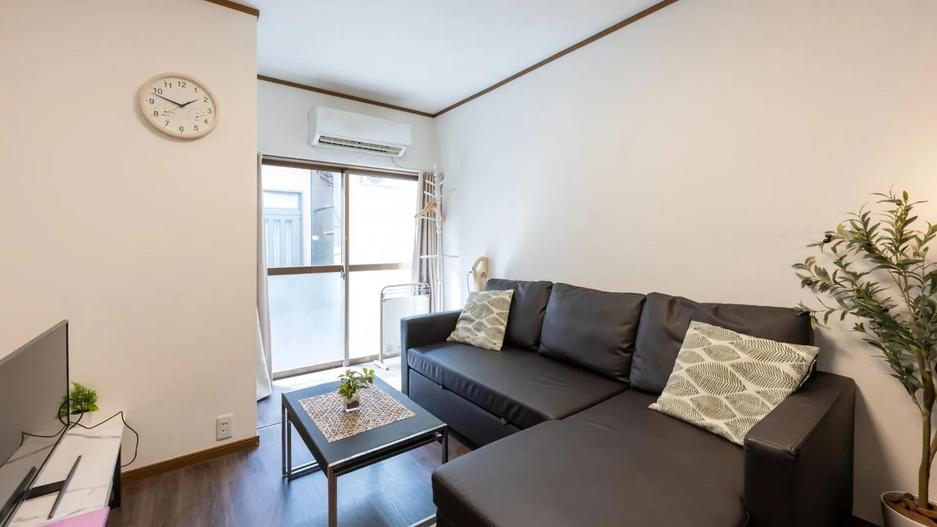 Apartman 一棟貸切宿, 東京一之江ハウス6名定員, 秋葉原19分,新宿30分,Wifi有, ディズニータクシー20分3000円,駐車場ありません Tokió Japán